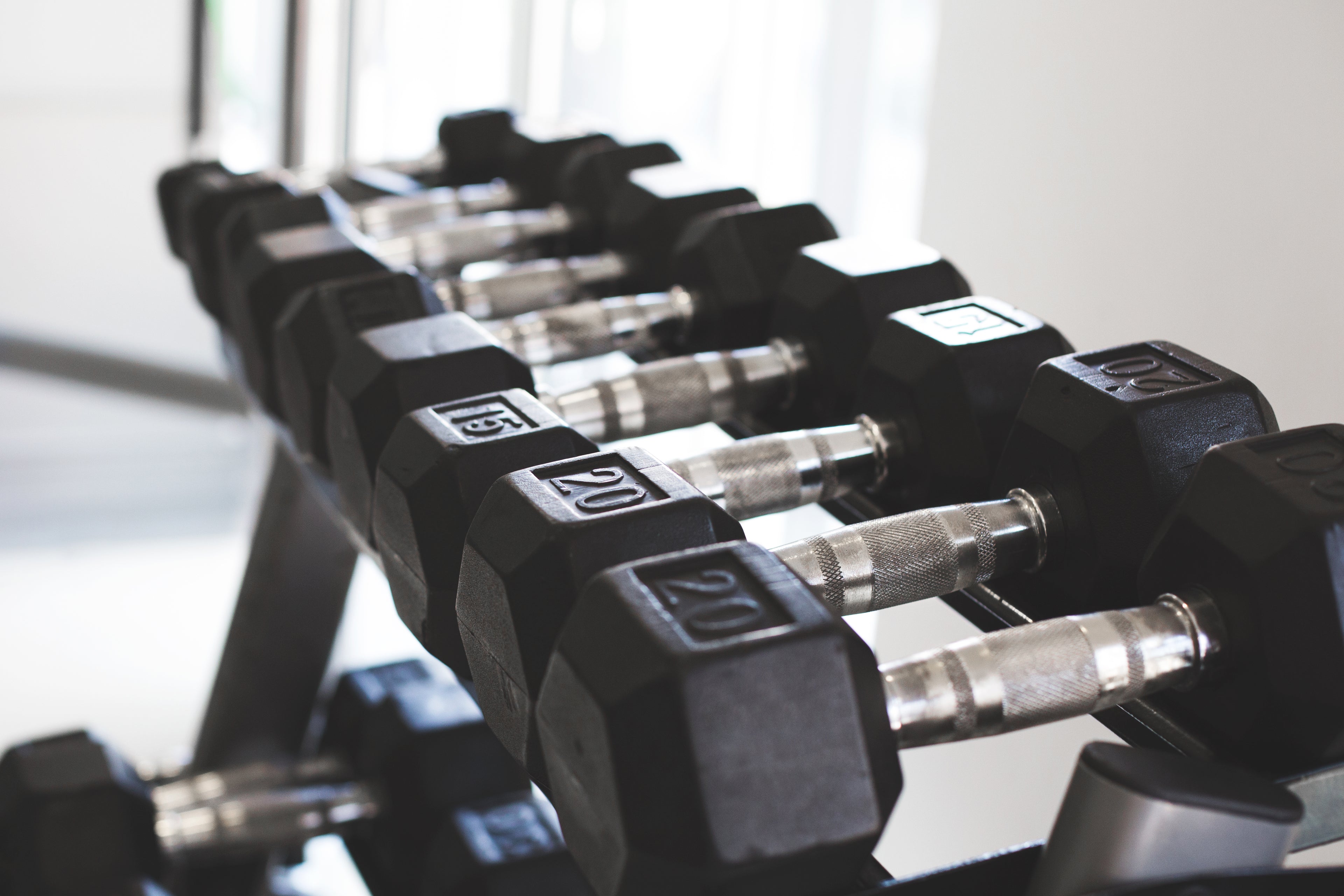 Set Manubri Esagonali Gommati da 2,5 Kg a 25 Kg (10 paia) – Peso Totale 225kg
